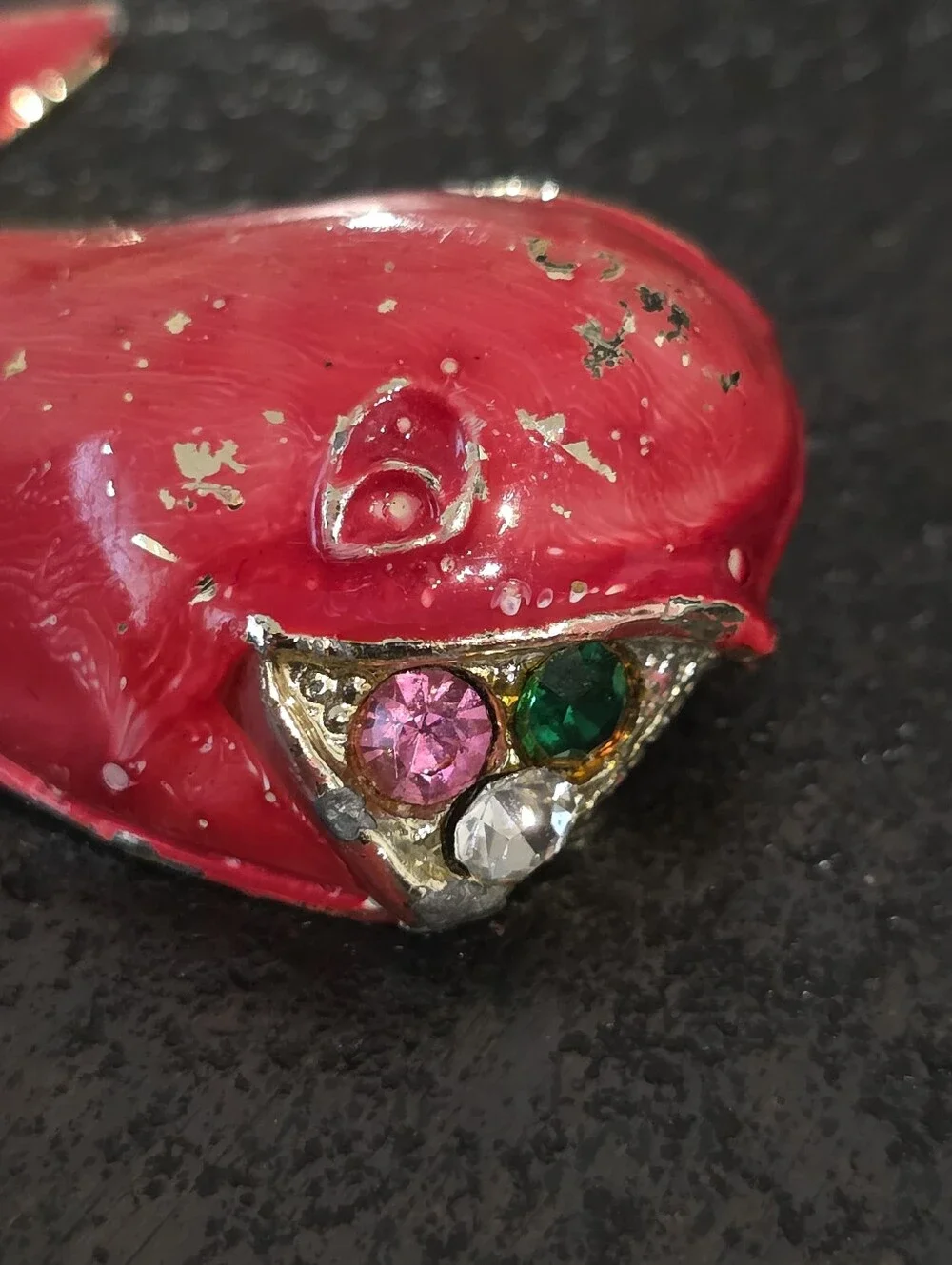 Kitschy Vintage 1960s Hot Pink Enamel & Rhinestone Whale Brooch Pin - 2